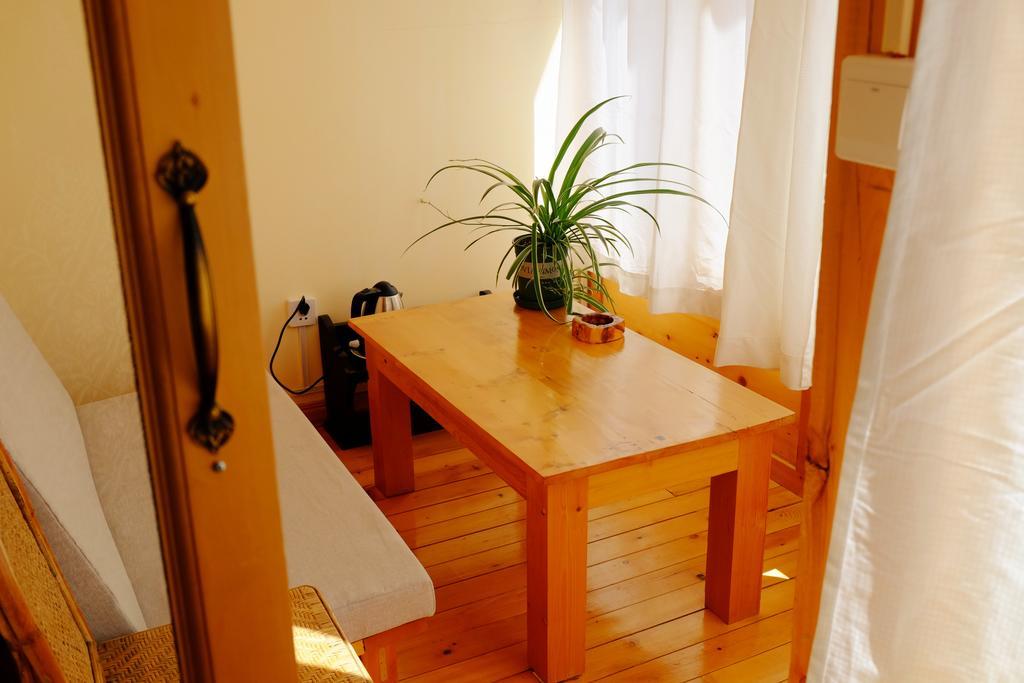Apartmán Huksum House Deqen Pokoj fotografie
